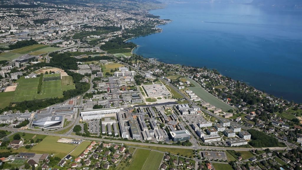 Vue aérienne du campus de l’EPFL, au bord du Léman